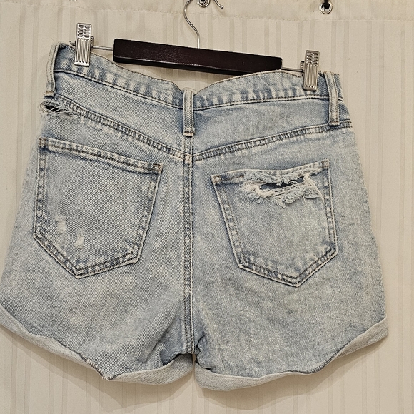 Ripped distressed shorts - Picture 4 of 10